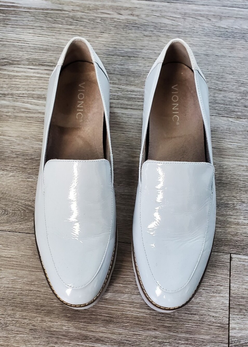 Vionic Women's Kensley Light Grey Patent Leather Slip-On Loafers